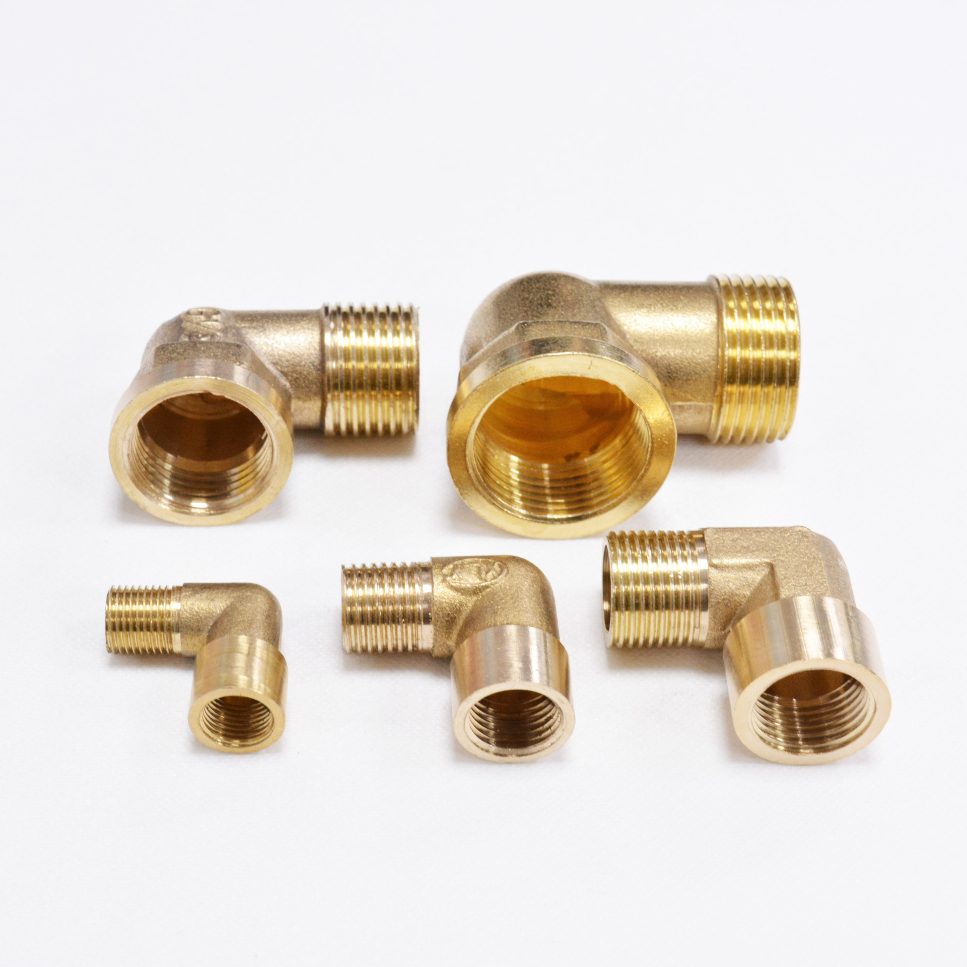 Self-produced pin brass inner and outer tooth elbow 90 degree inner and outer wire elbow right angle pipe solid conversion joint