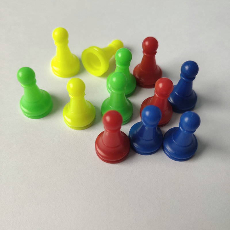 Wholesale supply of entertainment teaching games checkers chess pieces 1.2*1.8cm color hollow plastic accessories pieces
