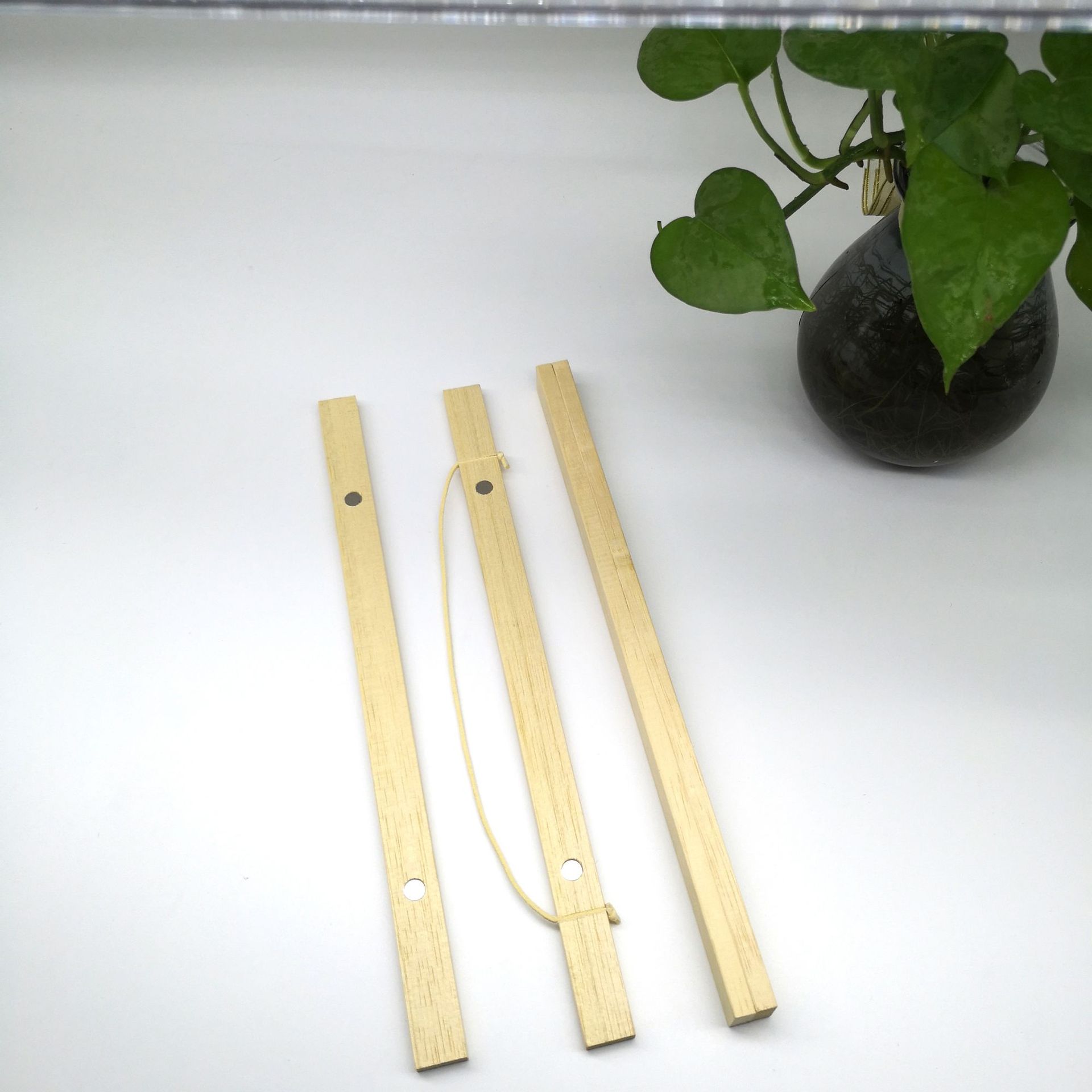 White Wood DIY Magnetic Painting Shaft Nordic Retro Photo Poster Decorative Painting Hanging Pole Fixed Magnet Hanging Shaft