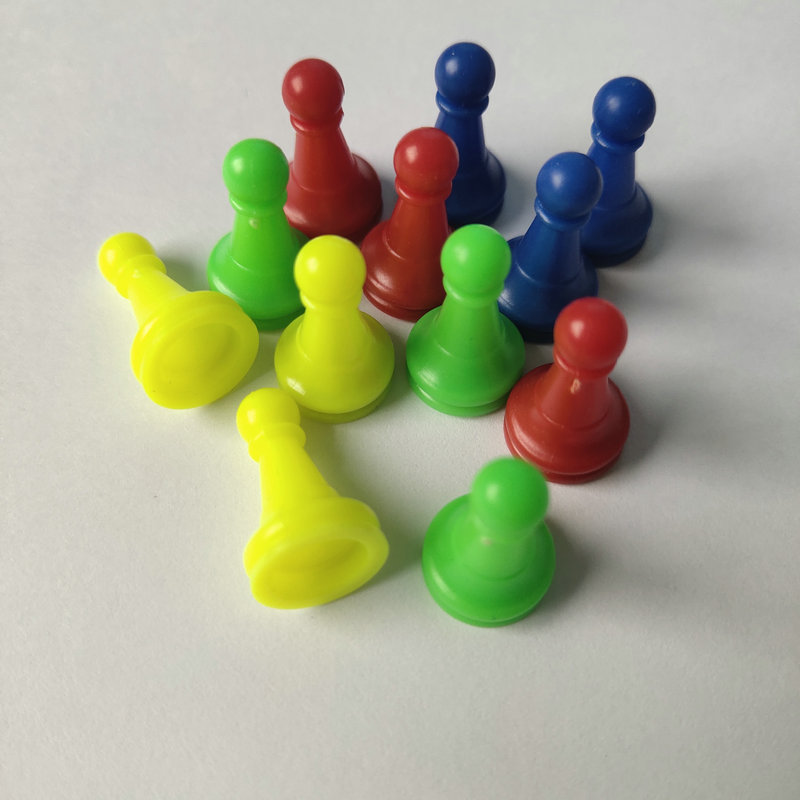 Wholesale supply of entertainment teaching games checkers chess pieces 1.2*1.8cm color hollow plastic accessories pieces