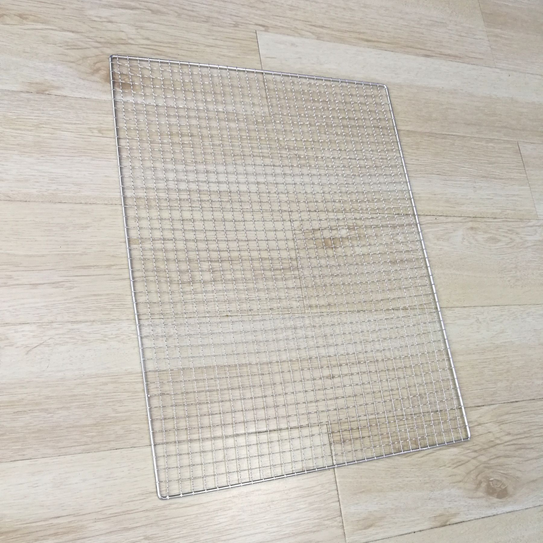 Factory Direct Supply, Zhongzhong Grilled Pull, Only Sold in Boxes, Galvanized Wave Grids Grids Grids Grilling Mesh, Barbecue Mesh