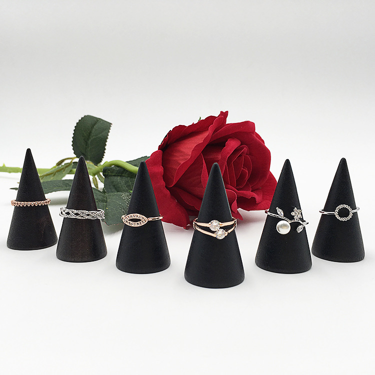 Factory in stock wholesale solid wood cone ring display rack ring holder ring holder jewelry storage rack shooting props