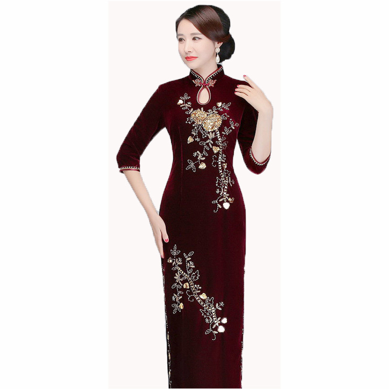 New gold velvet cheongsam retro improved beaded long plus size middle-aged and elderly catwalk show wholesale slim cheongsam show women