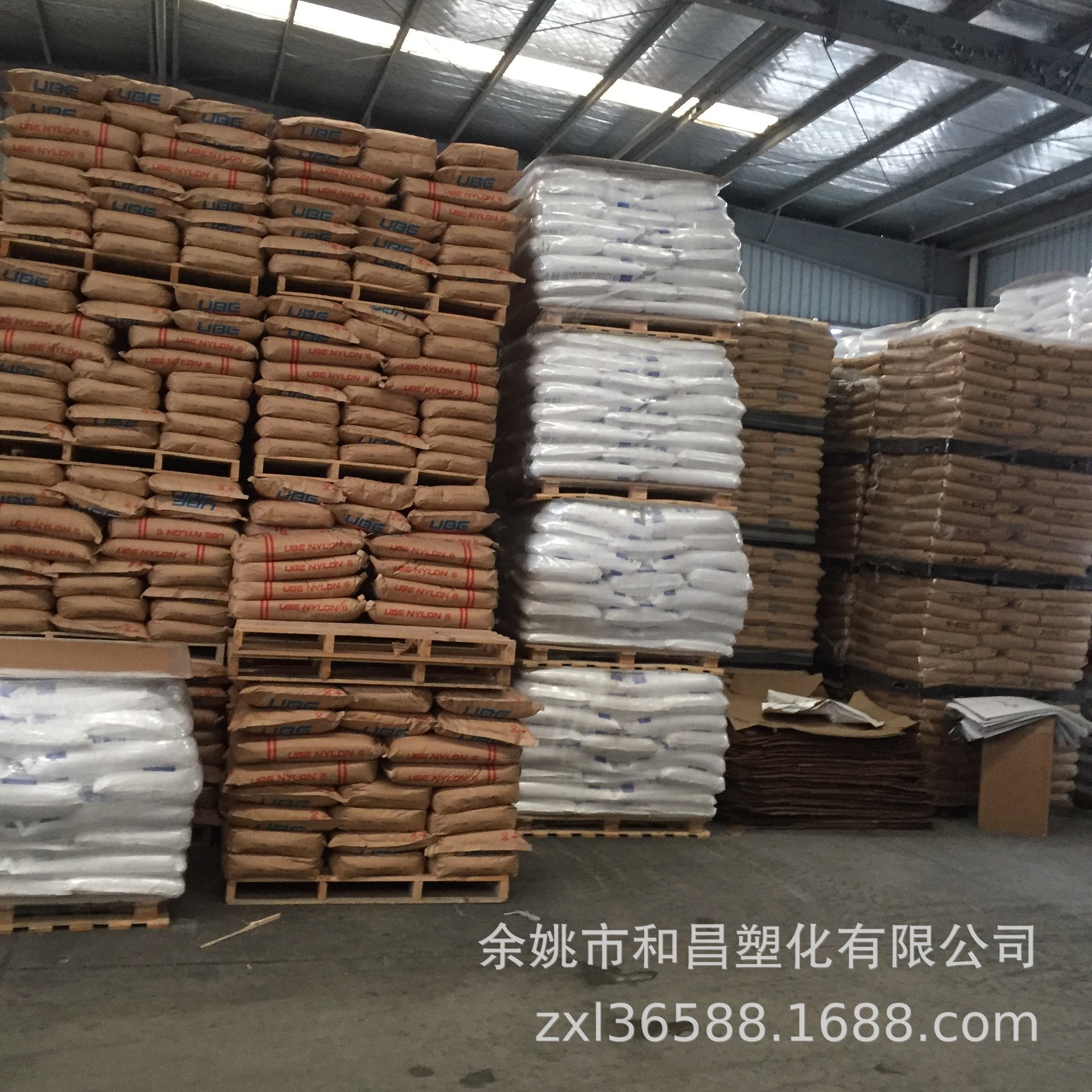 Усиленные 30% ПОМ пластиковые частицы с высокой ударной стойкостью, высокой жесткостью и высокой прочностью доступны со скидками