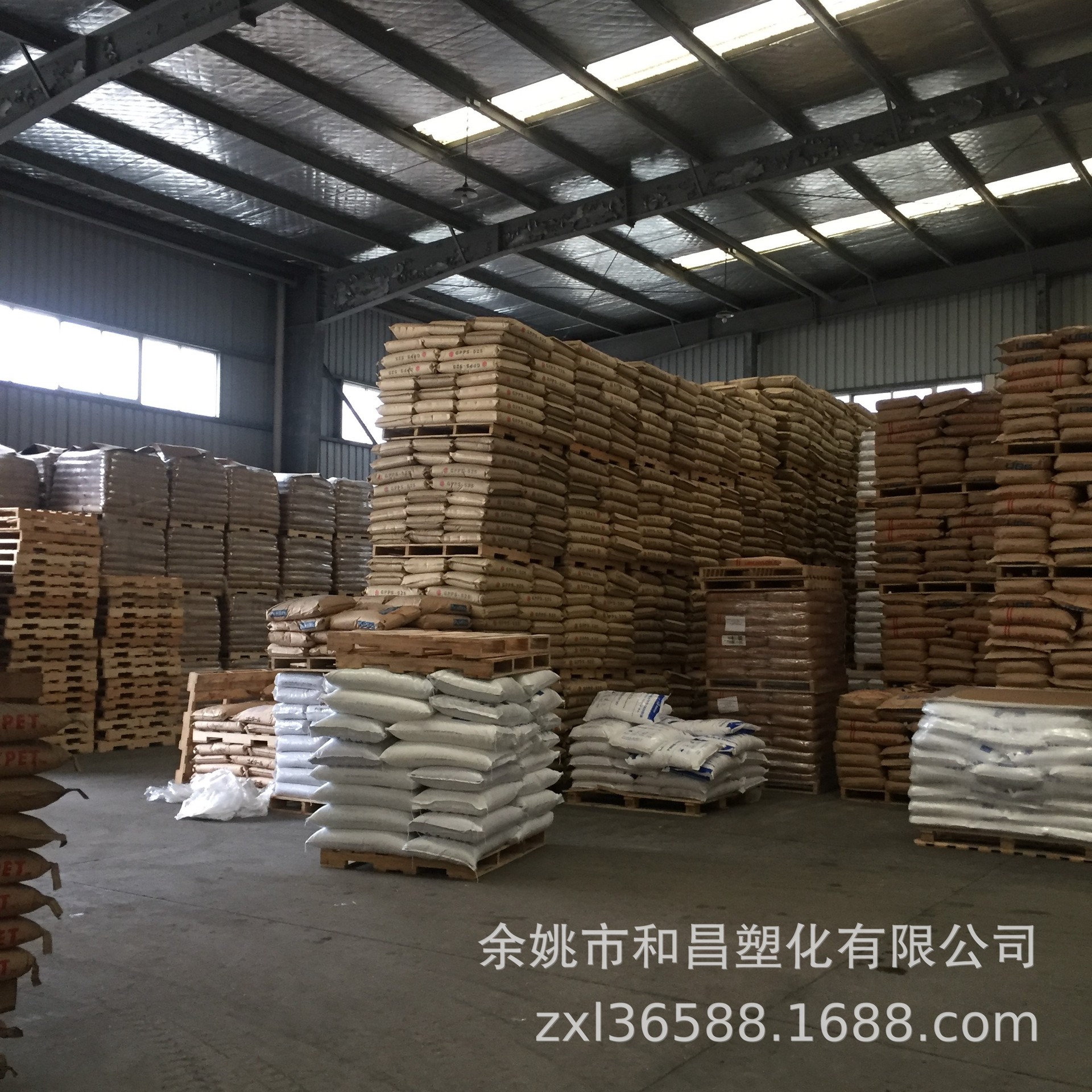 White Pom Reinforced 20 Plastic Granules, High Wear Resistance, High Strength, Rigid, Environmentally Friendly, Recyclable, in Stock, Discounted Supply