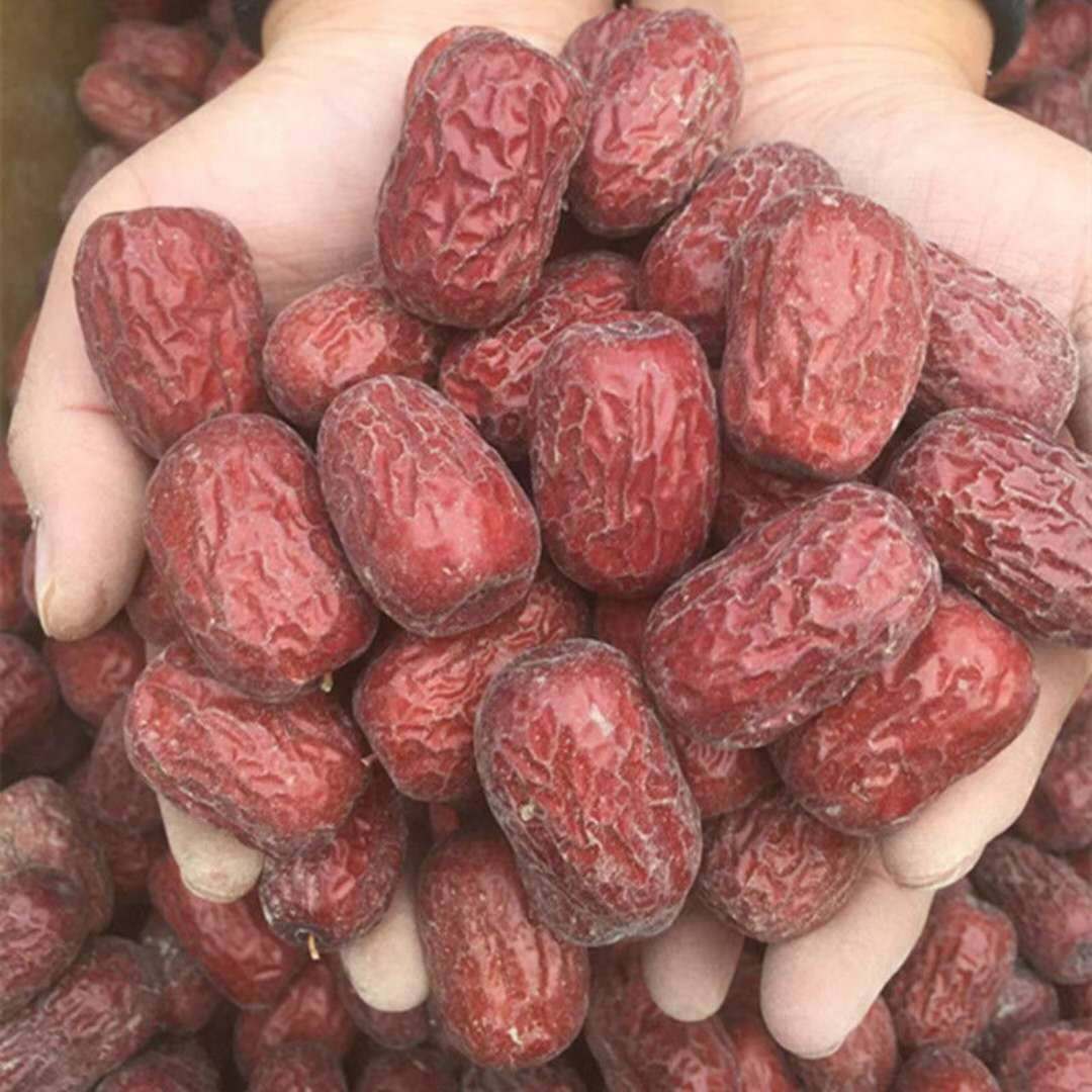 Xinjiang uncleaned gray jujube with soil large red dates bulk meat thick sweet hanging dried gray jujube