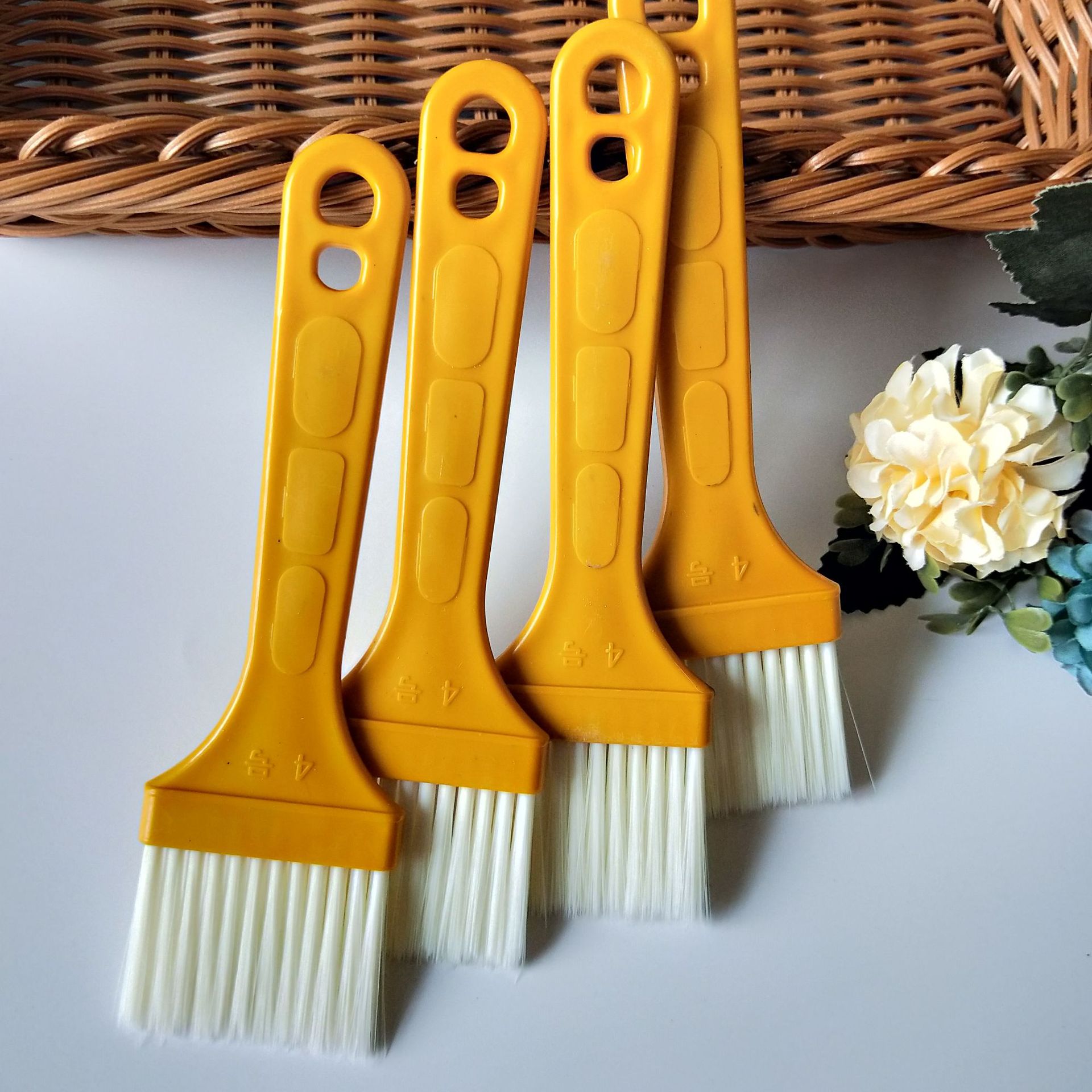 Yellow Paint Brush White Long Hair Brush Barbecue Brush Oil Brush Kitchen Barbecue Brush Household No. 4 Barbecue Oil Brush