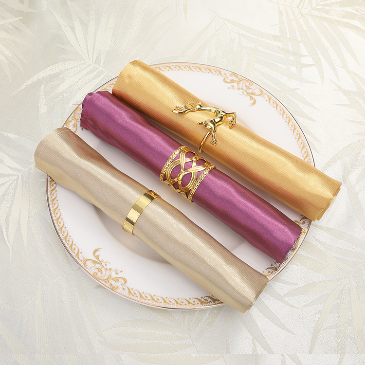 Салфетка для ресторанов белая с цветочным дизайном