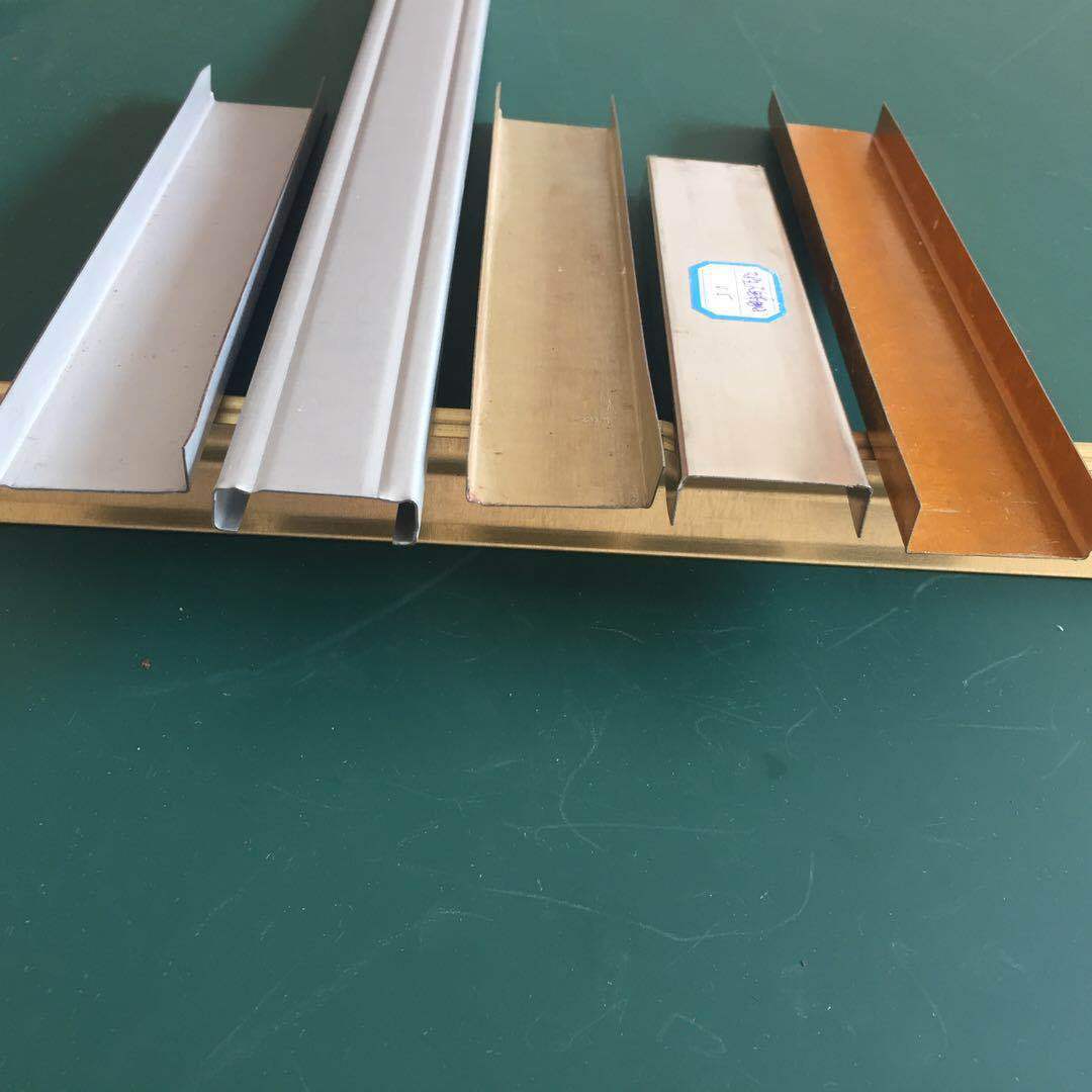 Triangular Ribbed Aluminum Gusset Plate Auxiliary Material for Billboard Manufacturers, Large Supply, Favorable Price, Moisture-Proof Ceiling Panel
