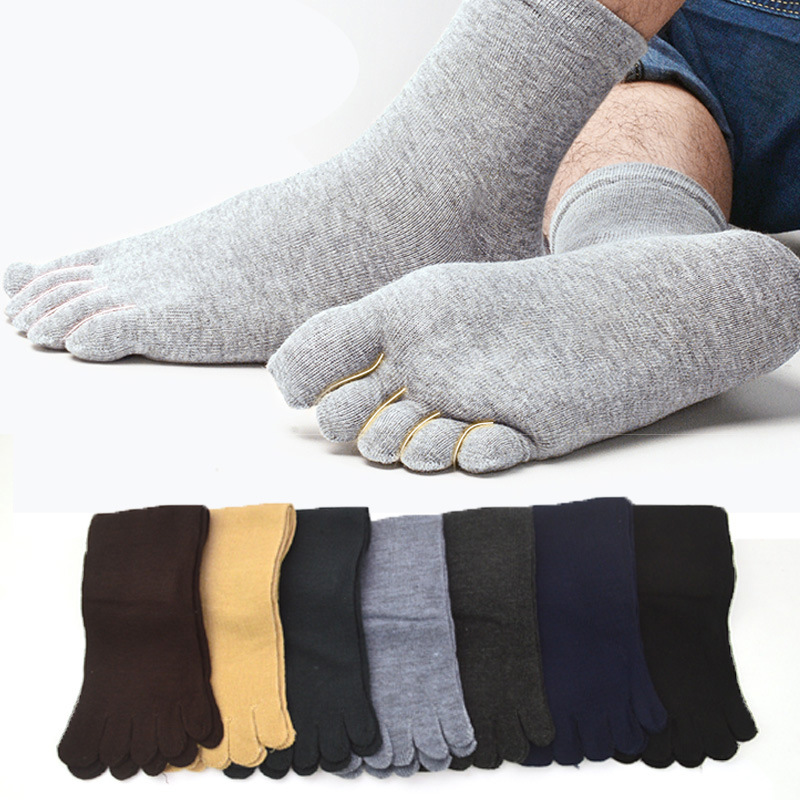 Men's five-finger socks solid color mid-calf five-toe socks with card head polyester cotton socks factory wholesale each pair of hardcover five-toe socks thick