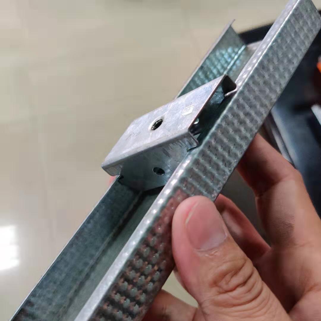 Professional Export Manufacturer of Light Steel Keel F47 Support Beam 48X18Mm Clip Direct Hanging Ceiling System