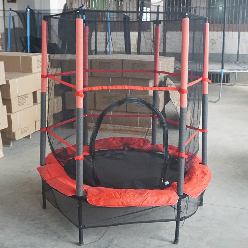 Детский батут с защитной сетью