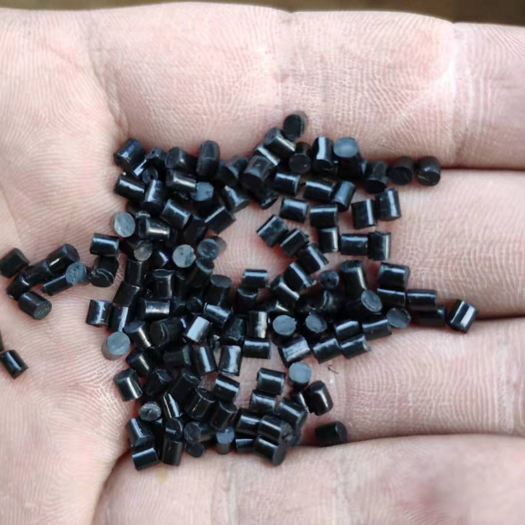 Производитель настраивает чёрный глянцевый переработанный ABS, используемый для УФ-покрытия, инжекционного формования, пластиковых оболочек для малой бытовой техники.