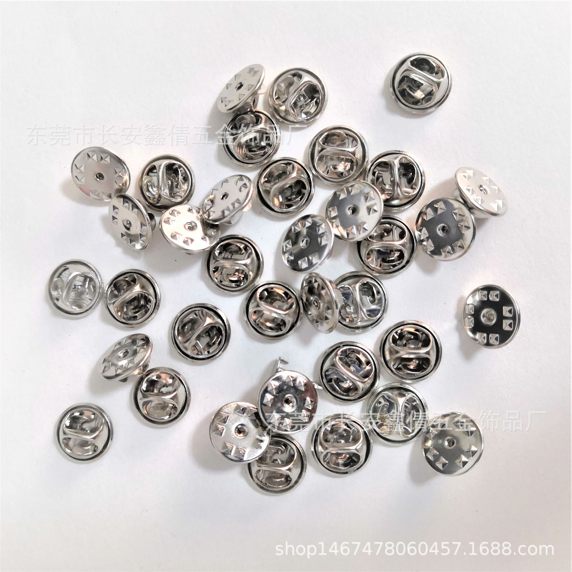 Factory supply golden brass badge barbed horse needle butterfly cap silver round head card cap badge flat top buckle