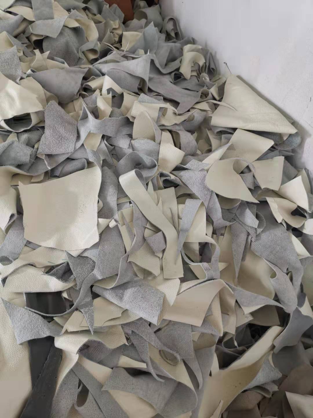 First Layer Cowhide Shredded Leather Furniture Shredded Leather White Shredded Leather Pebbled Cowhide Material Recycled Shredded Cowhide Shredded Genuine Leather Genuine Leather