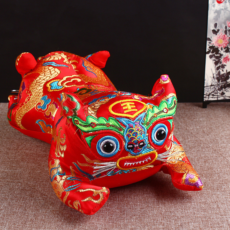 Производитель источник Шаньси вышитый двусторонний тканевый тигр игрушка кукла жаккардовая атласная подушка детские фото реквизит