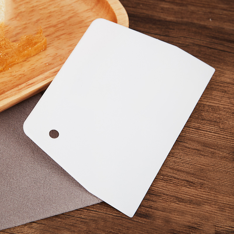 Scraper tool for baking cake plastic rice rolls cream panel hanging water plate scraper household kitchen cutting knife
