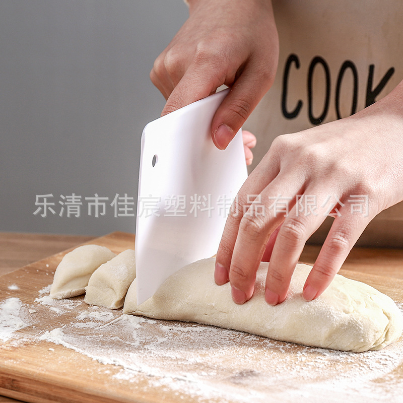 Baking Tools Plastic Scraper Noodle Cutting Knife Trapezoidal Rice Bowel Scraper Household Noodle Cutting Knife Cake Cream Scraper