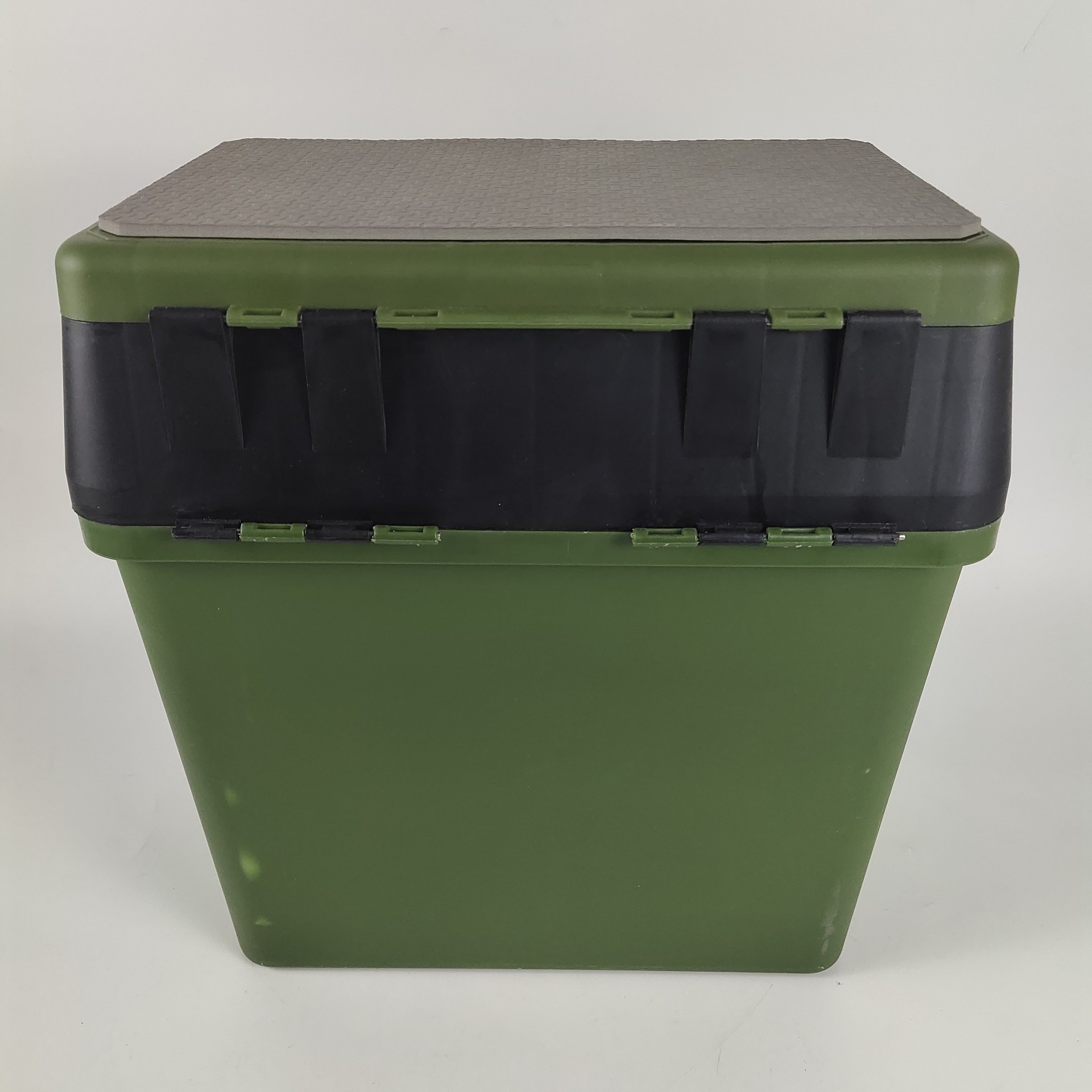 Fishing gear back box can sit green strap fishing gear storage box storage box Luya box manufacturers