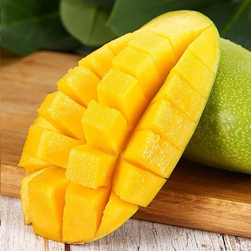 Vietnamese Green Mangoes, Golden Mangoes, and Fresh Seasonal Green Mangoes, Freshly Picked and Ready to Eat