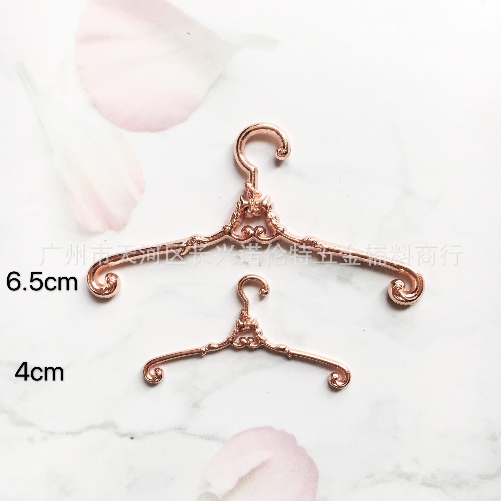 4cm high-grade retro metal mini hanger ob11 small size BJD12 doll clothes drying rack alloy