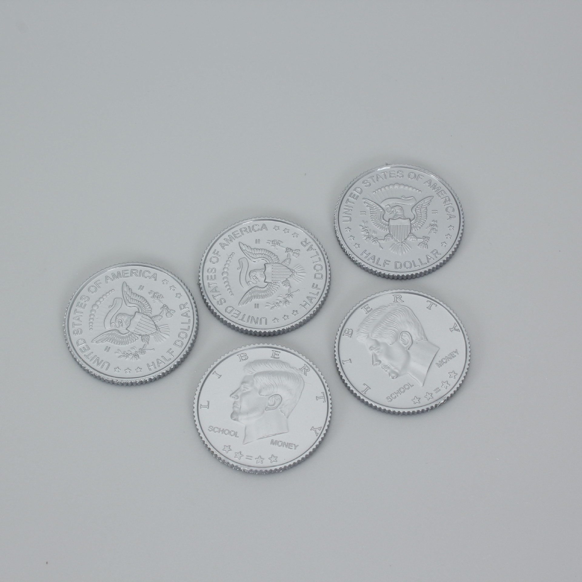 The Manufacturer Supplies Plastic Tokens, Various Points Coins, Cents Coins, Pound Coins, Various Antique Coins, and Samples Can Be Customized