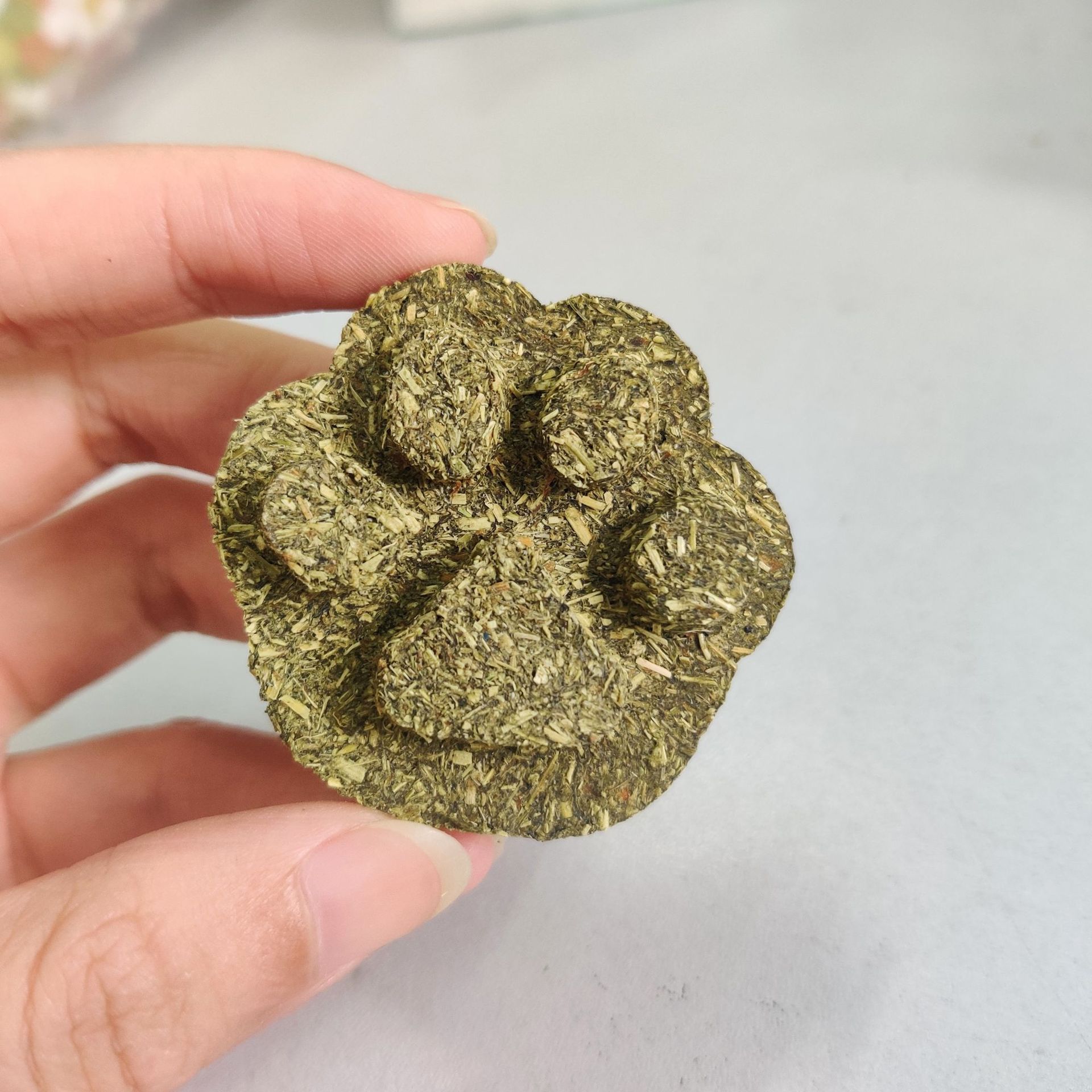 Wholesale Rabbit Chew Grass Cakes Guinea Pig Chinchilla Rabbit Chew Toys Pet Rabbit Chew Toys for Boredom Relief and Teeth Grinding Rabbit Supplies