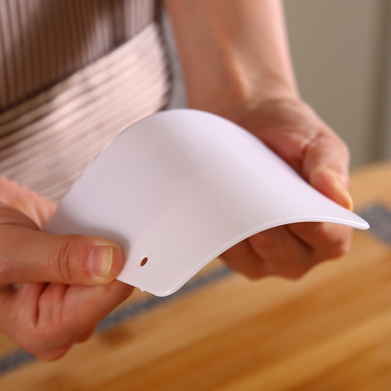 Scraper noodle cutter sausage powder cake steamed bread pancake Jelly cream scraper plastic scraper household baking tool