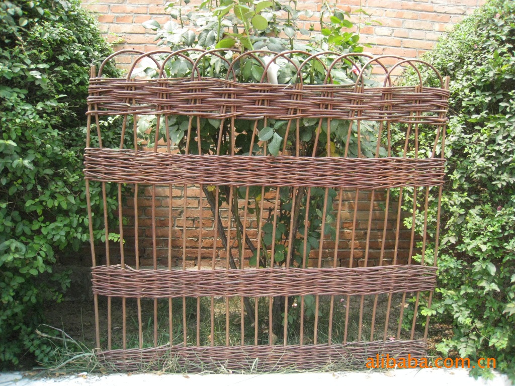 Factory Wholesale Hand-Woven Garden Fence Decorative Isolation Screen Diamond Decorative Screen