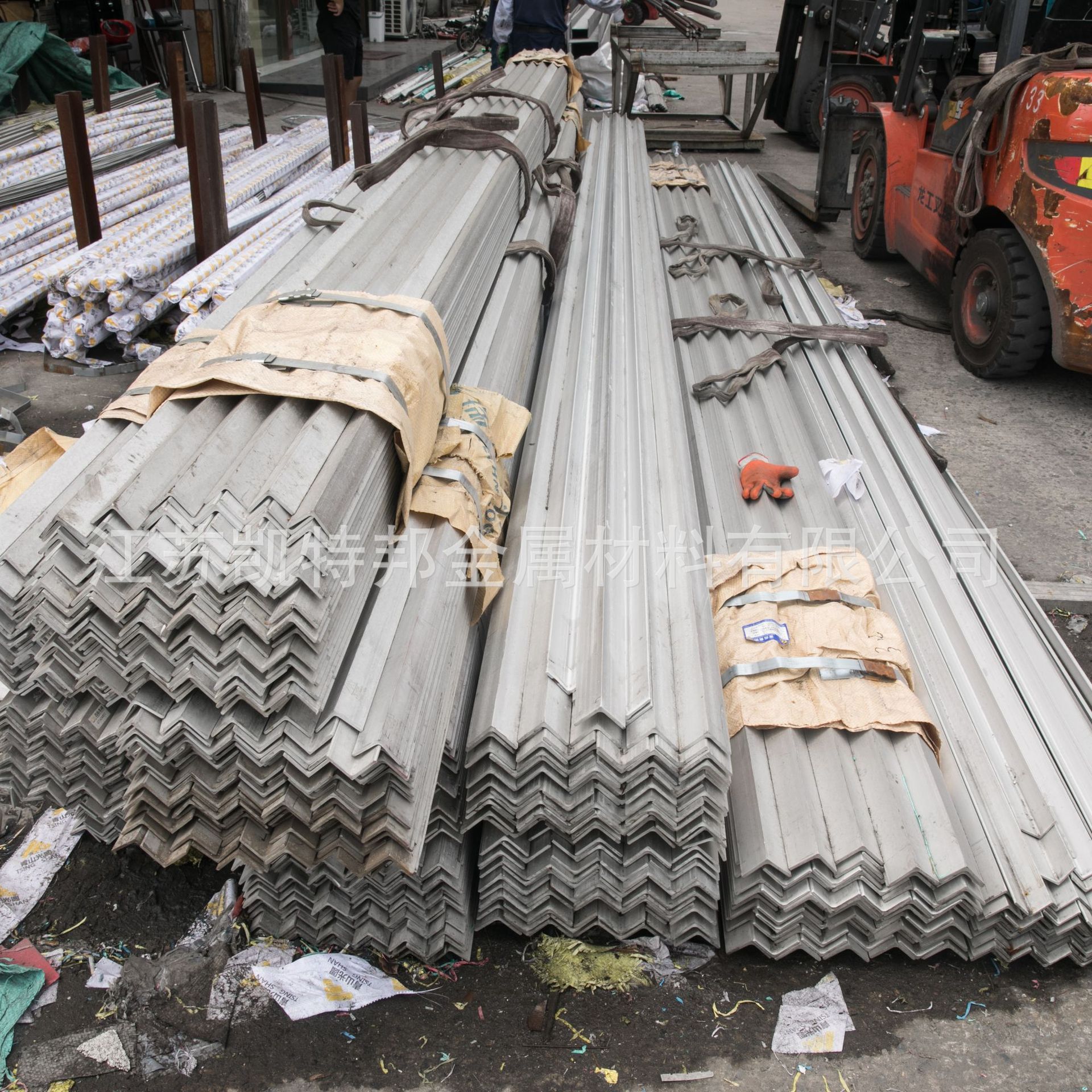 Manufacturer Customized Stainless Steel Angle Steel 304 Angle Steel Angle Iron, Various Specifications Can Be Cut and Punched Stainless Steel Angle Steel