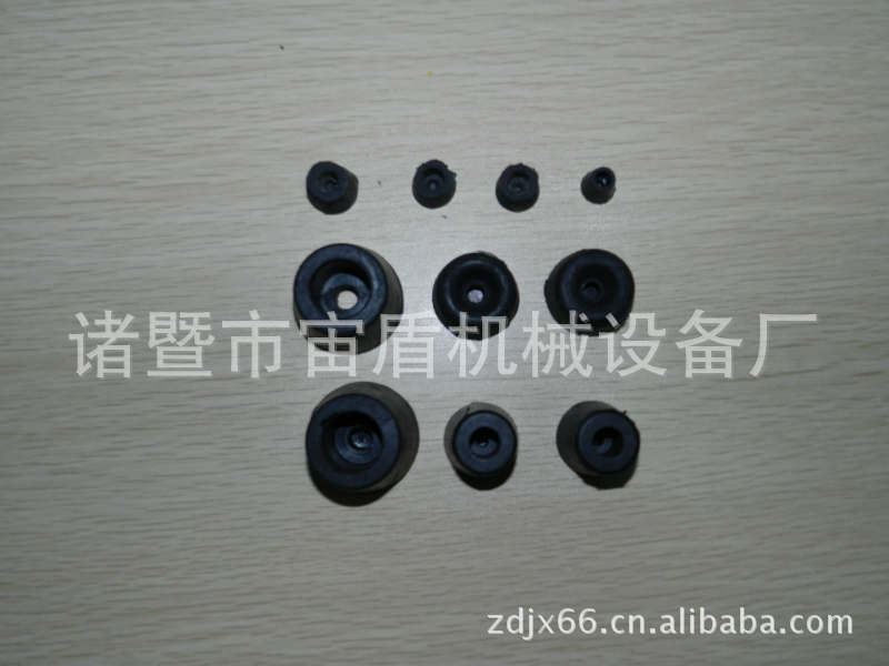 Производители резинотехнических изделий Чжэцзян Чжудзи поставляют светодиодные электронные аксессуары резиновый коврик