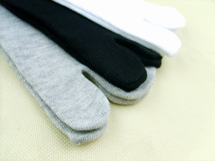 Factory Direct Sales Thin Two-Toed Socks Two-Toed Clogs Socks Split-Toed Cotton Socks Cosplay Prop Socks Wholesale