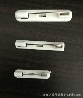 Обработка инжекционного формования, белая пластиковая булавка, пластиковая брошка, различные спецификации