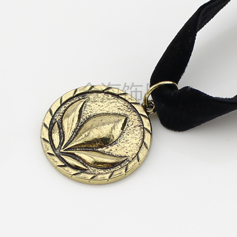 European and American film and television cartoon FROZEN FROZEN Anna Anna Princess black flannel necklace