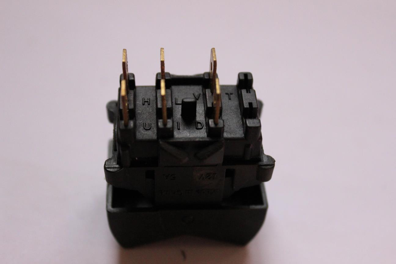 Manufacturers a Lot Wholesale Plastic Horn Relay Backrest Car Relay