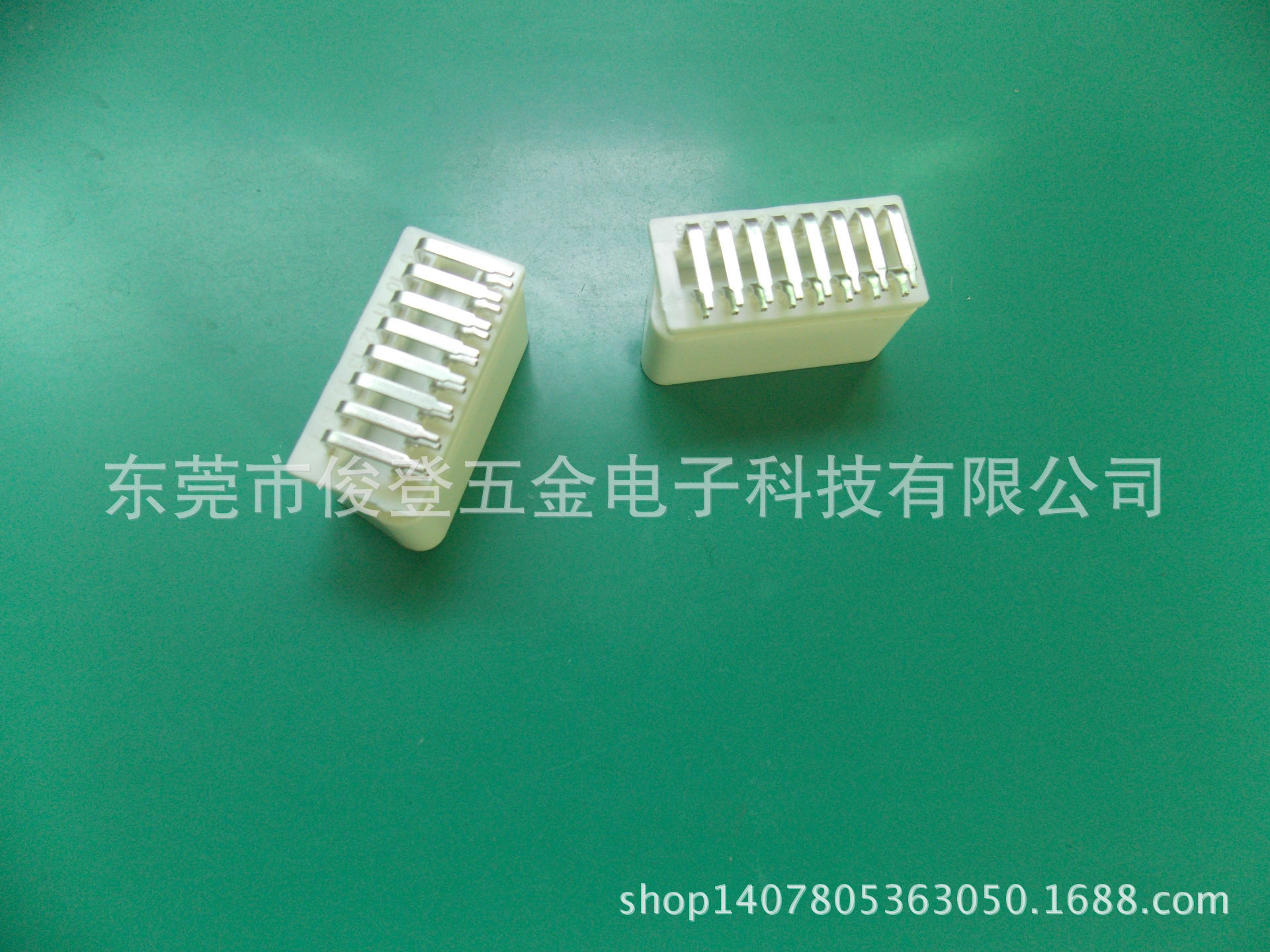 Производитель продает OBD2 разъем для GPS и диагностического оборудования