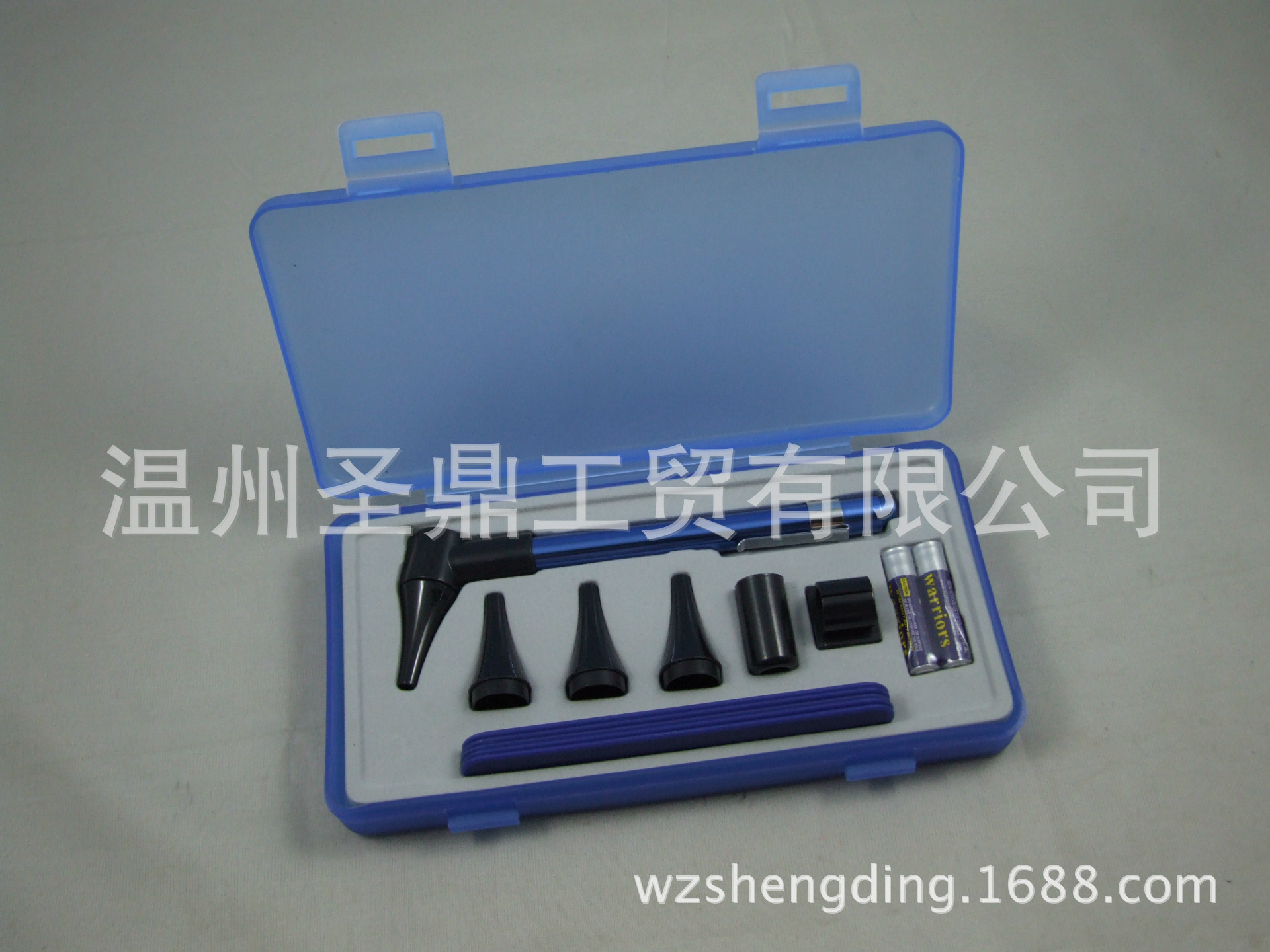 Набор подарков: ручной фонарик, отоскоп, офтальмоскоп