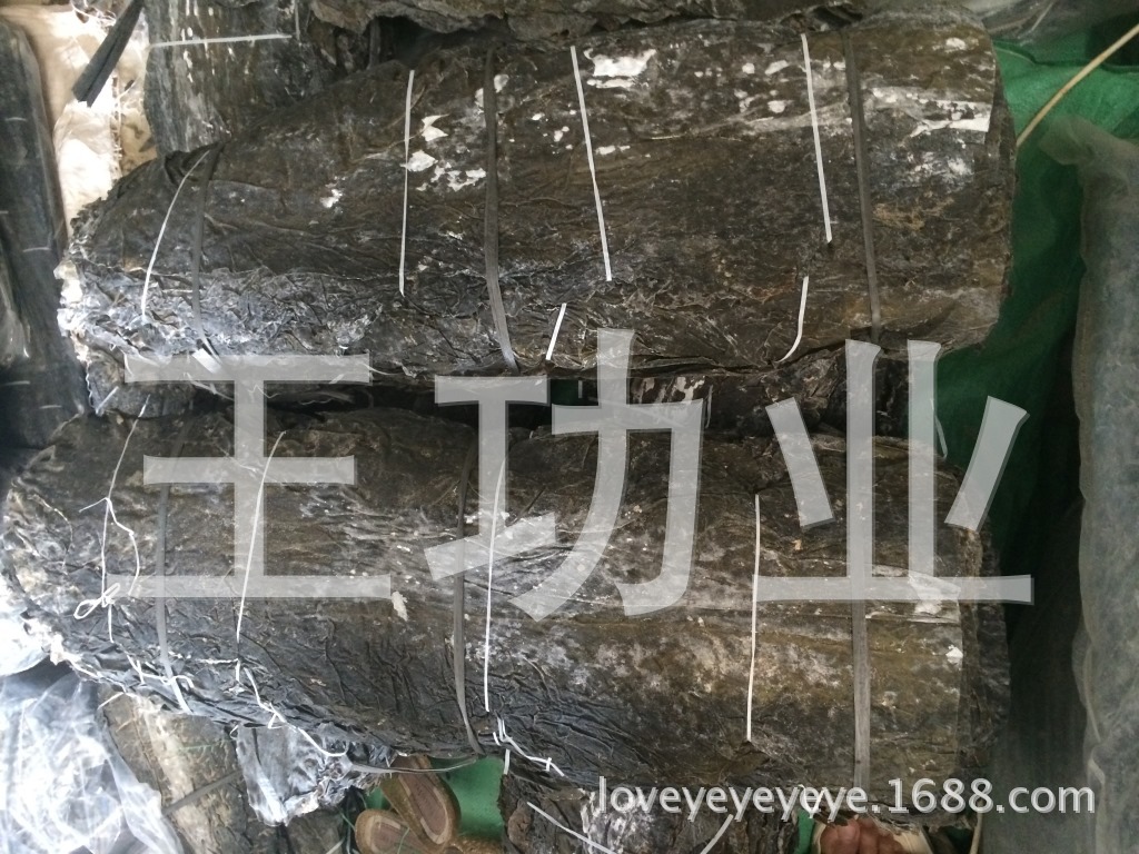 (Фигура) Доска длиной 90 см, с удаленной головой и не удаленным хвостом, жесткая обложка, большая доска с широкими листьями, зеленая кожаная доска