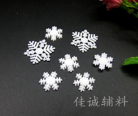 Plastic small snowflake Christmas holiday decoration accessories white snowflake DIY phone shell accessories 17-50mm