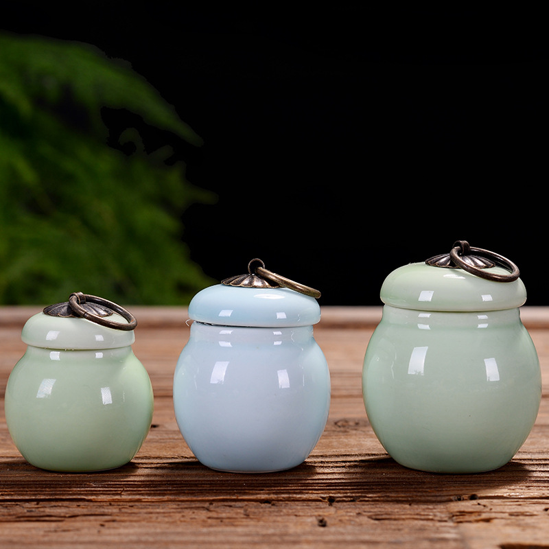 Dehua Ceramic Small Mini Color Glazed Ceramic Jar Medicine Bottle Tea Jar Fragrance Powder Ointment Bottle Sealed Storage Box