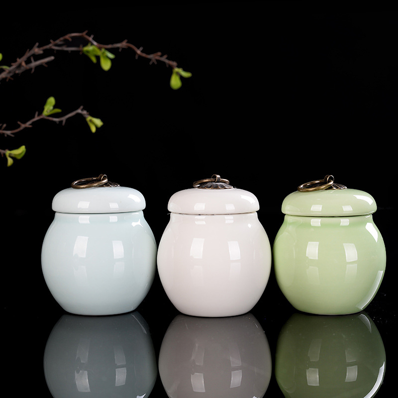 Dehua Ceramic Small Mini Color Glazed Ceramic Jar Medicine Bottle Tea Jar Fragrance Powder Ointment Bottle Sealed Storage Box