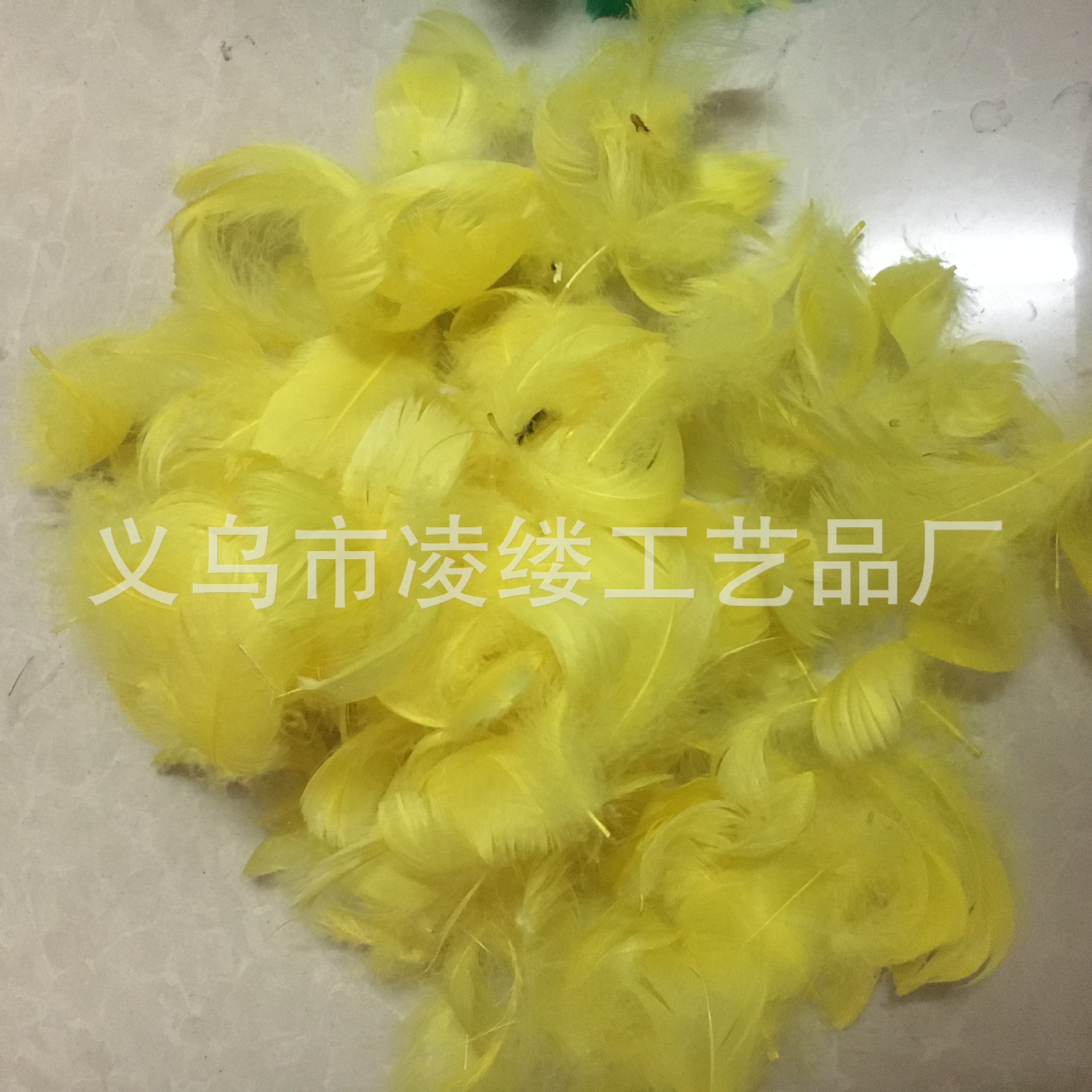 Оптовая продажа цветных гусиных перьев для DIY украшений