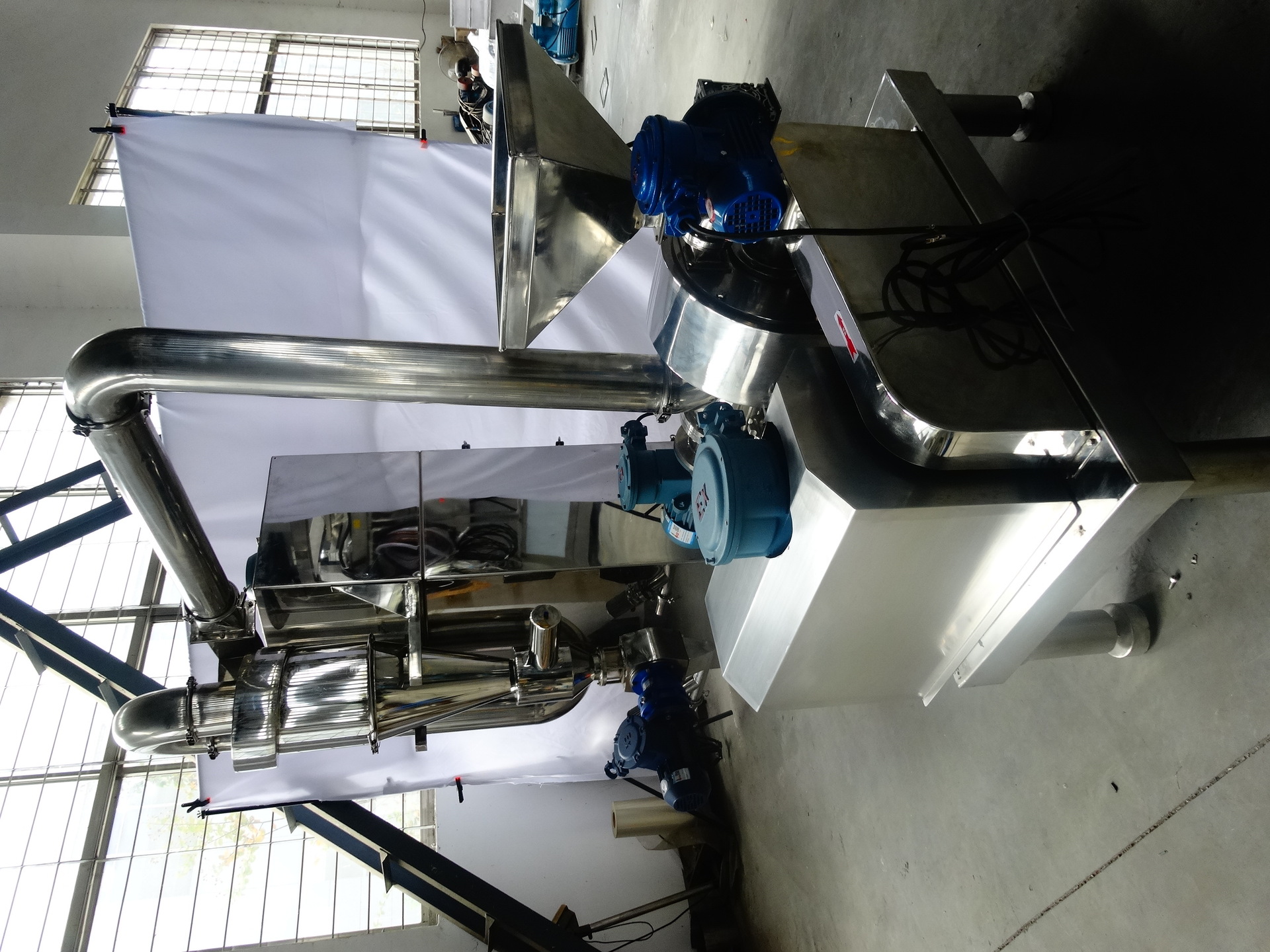 Wfj-30 Ultra-Micro Grinder Stainless Steel Multi-Functional Low Energy Consumption Ultra-Micro Grinder for Chemical Dyes and Pharmaceuticals