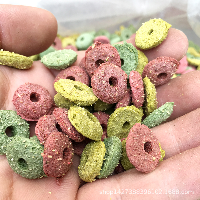 Expanded Pet Rabbit Grain Colorful Forage Alfalfa Cake Rabbit Totoro Pet Molar Grass Ring 500g