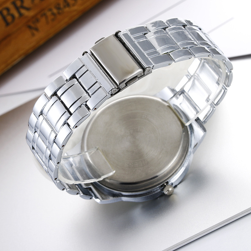 WISH Hot Selling Room Gold Watch Orlendo ORLANDO Watch Three Eyes Steel Band Quartz Watch Fashion Fashion Watch