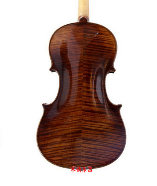 Глубокий коричневый узор скрипки