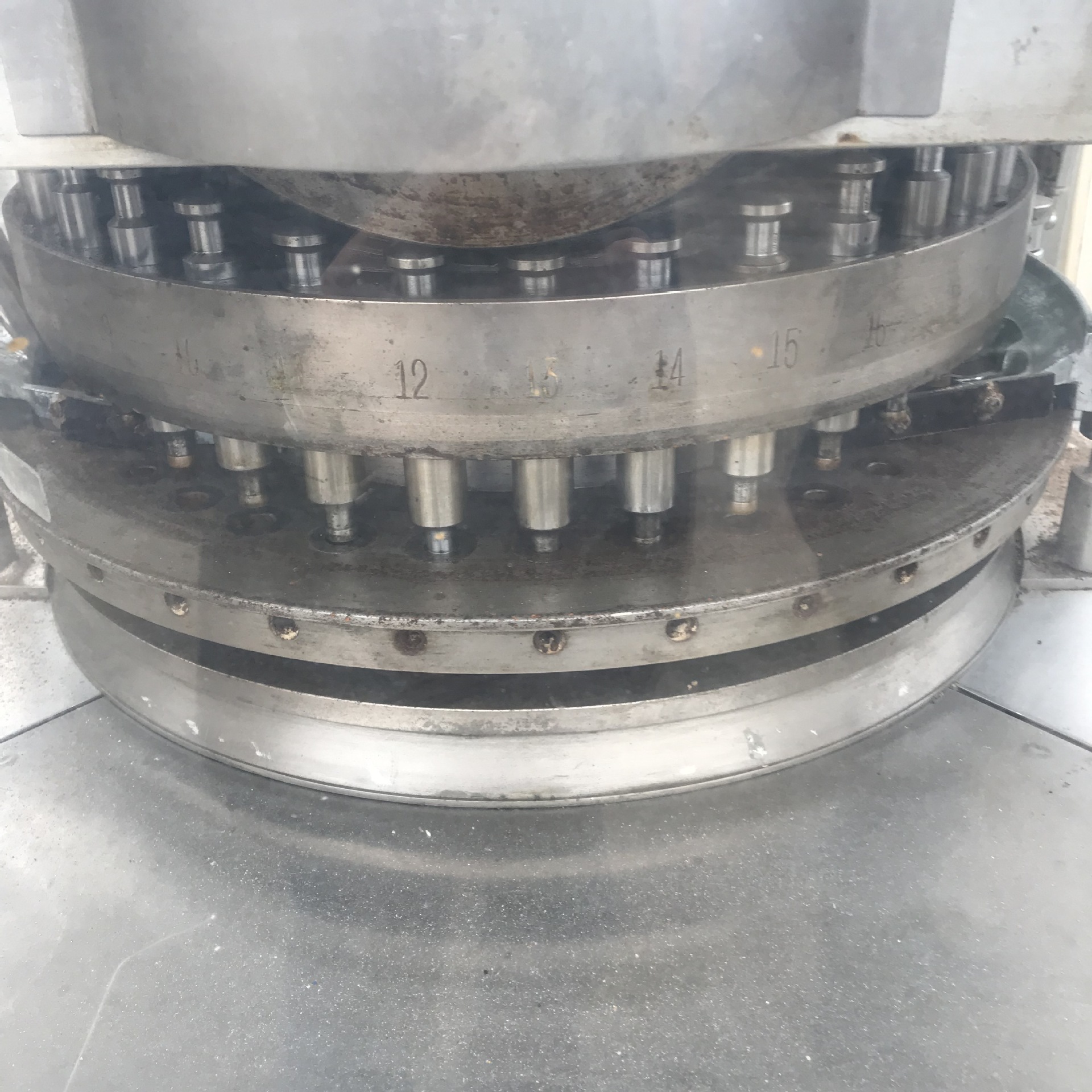 Б/у высокоскоростной ротационный таблеточный пресс, использованный 41 Punch, автоматический ротационный непрерывный таблеточный пресс