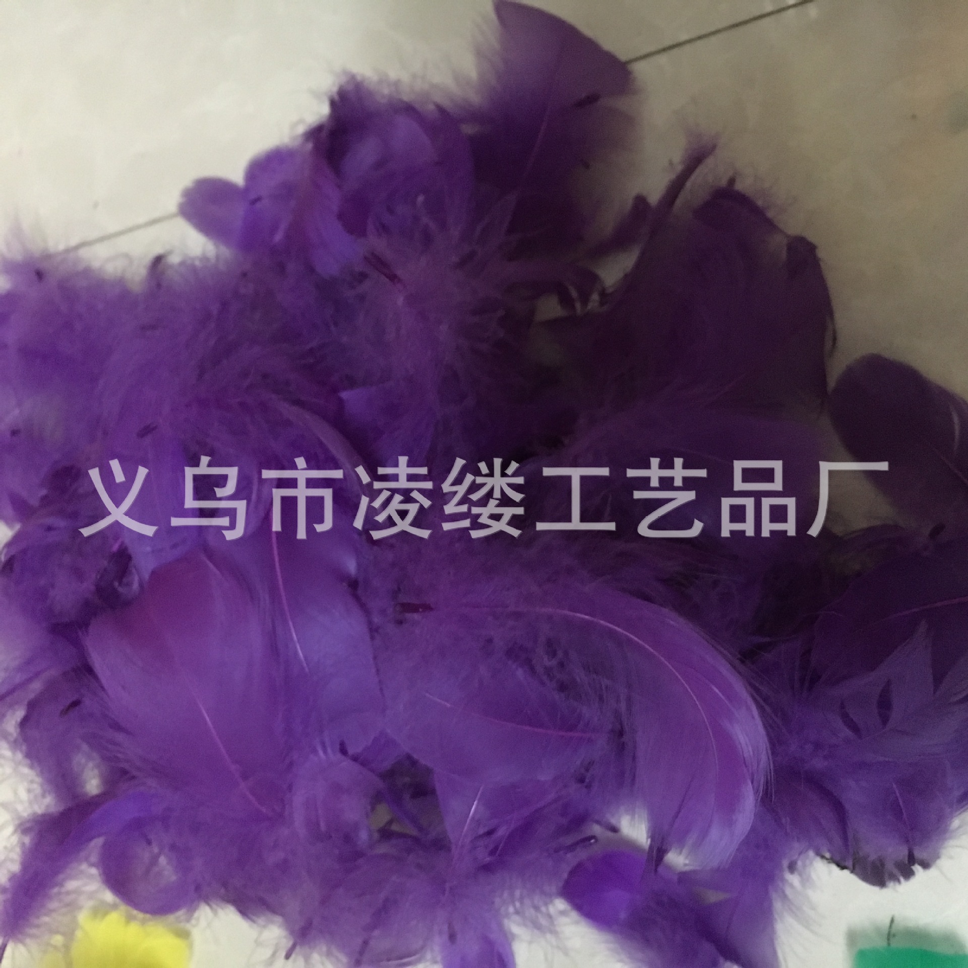 Factory wholesale color goose feather colorful feather color small floating feather feather DIY jewelry