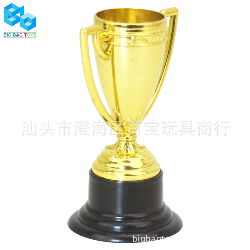 Amazon children's plastic small trophy kindergarten competition reward toy mini electroplating trophy toy