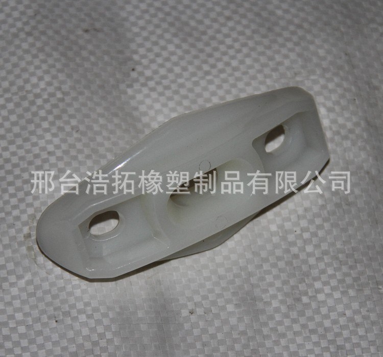 Jiu9 Baotian 688 harvester accessories 5T051-52450 guide nylon parts suitable for 688 758 988